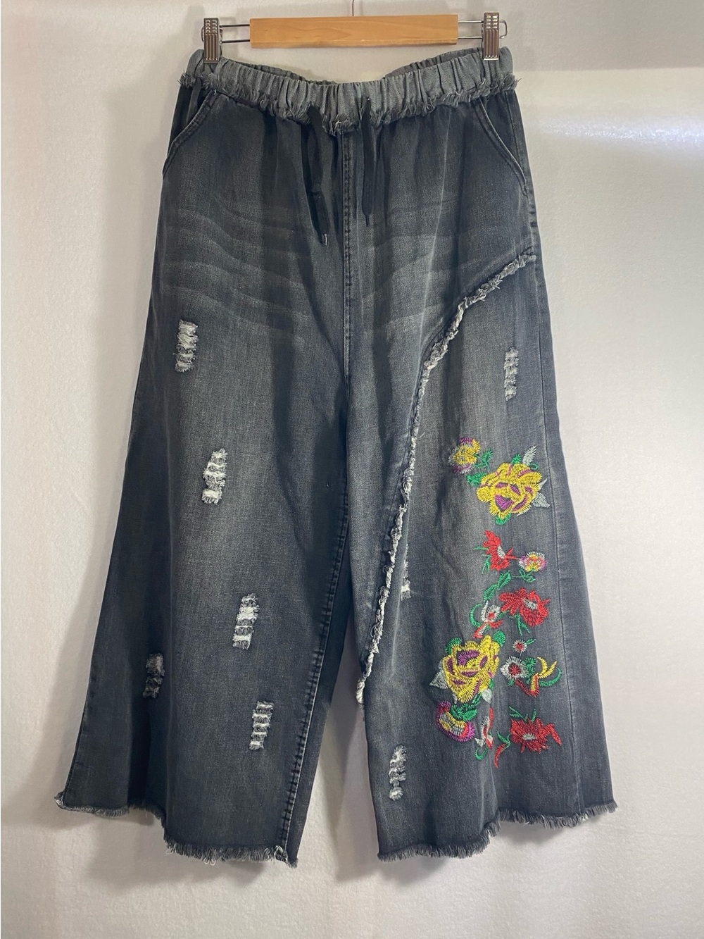 YESNO 100% Cotton Embroidered Distressed Boho Cropped Wide Leg Trendy 30” Waist